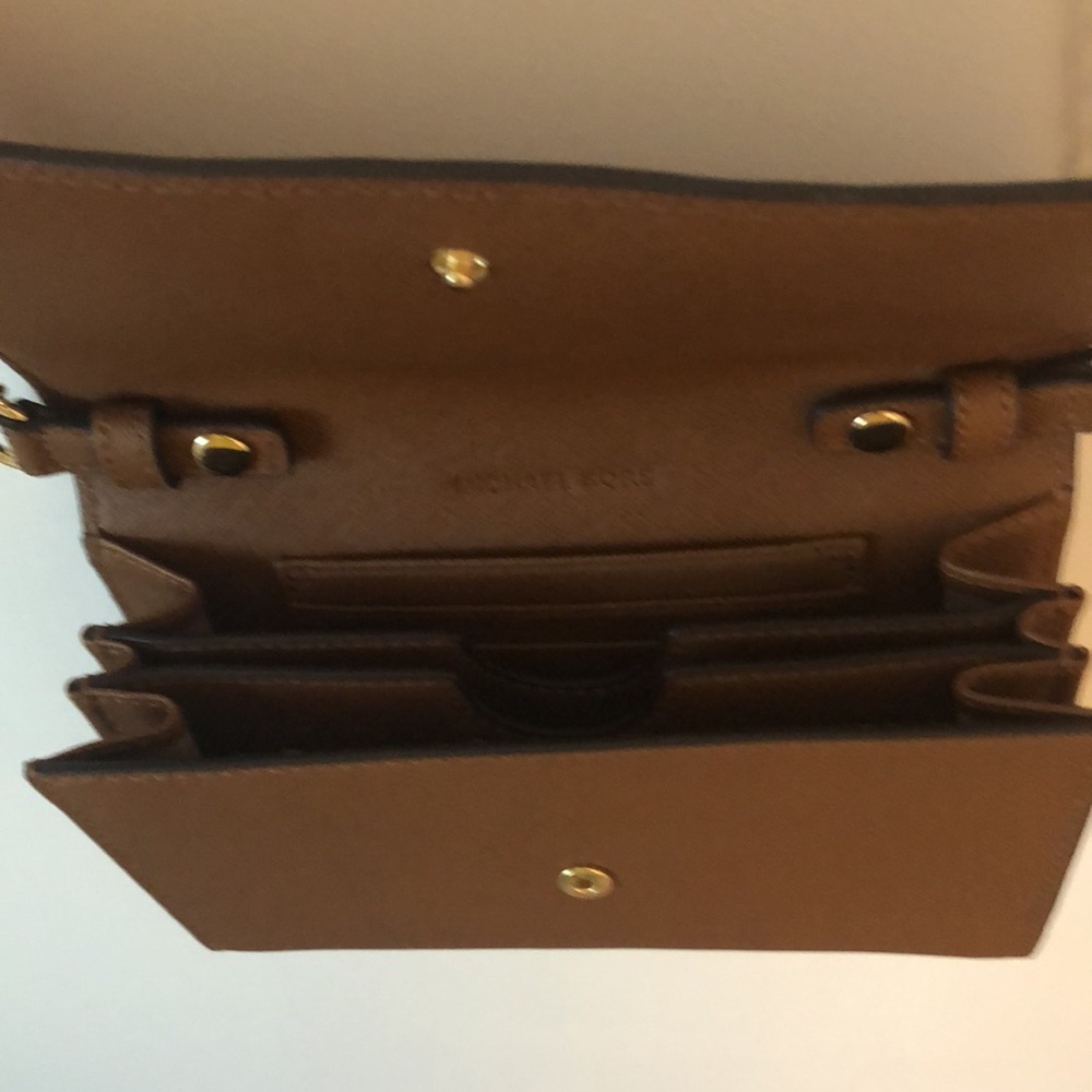 Michael Kors Leather Crossbody w/removable strap - Picture 4 of 5